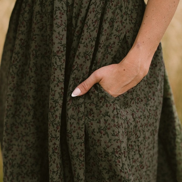 Ivy City Co Teagan Dress In Woodland Floral - Picture 4 of 6